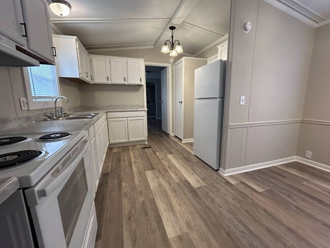 Building Photo - 97 White Oak Village