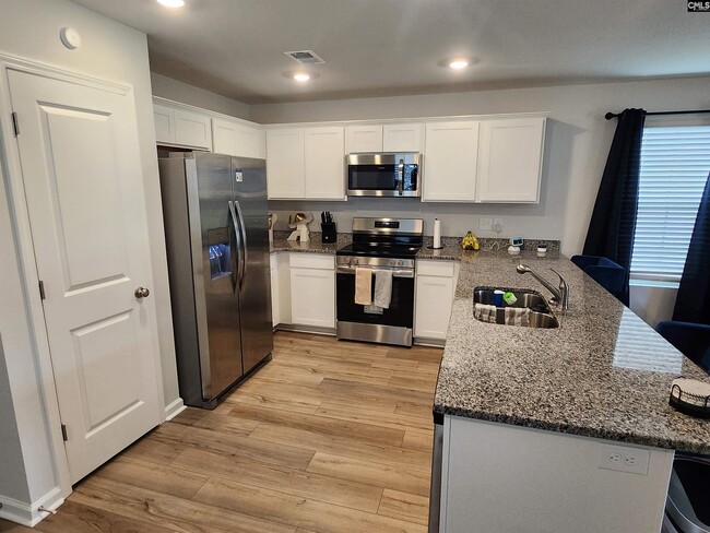 Foto del edificio - 2127 Mapleton Dr