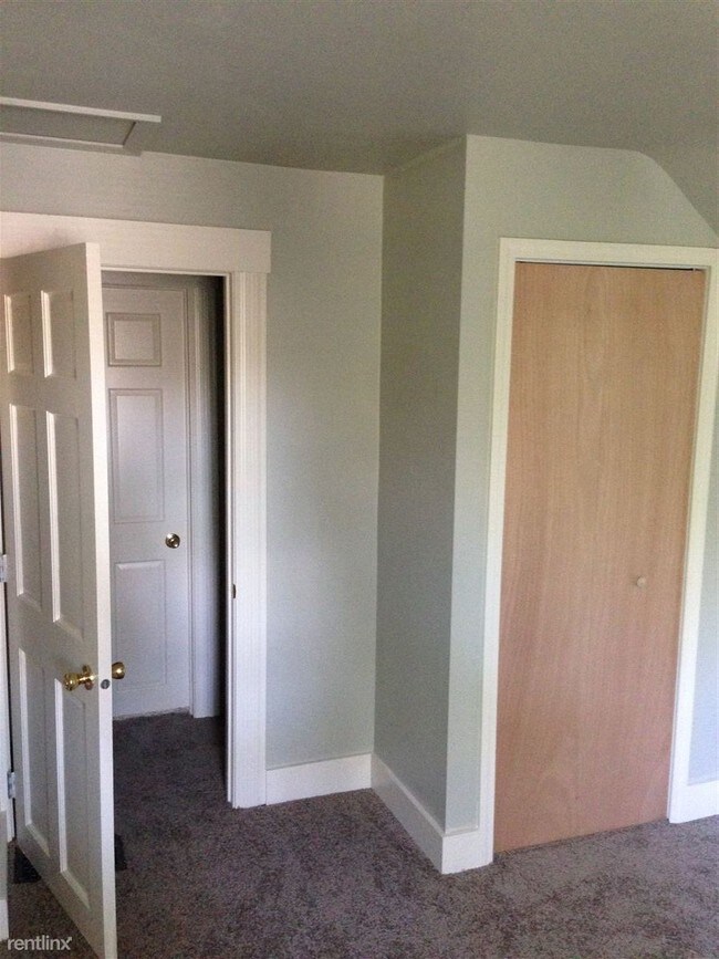 Building Photo - 3 br, 1 bath House - 240 E Euclid Ave