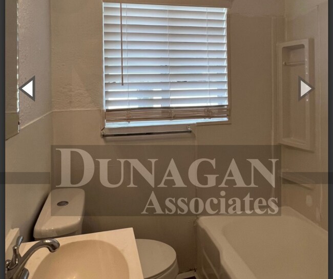 Foto del edificio - 3bed/1bath with New Paint and Carpet, No P...