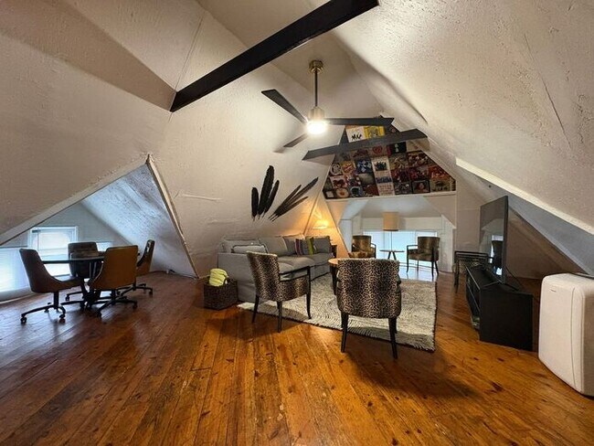 Foto del edificio - $5,400 | 7 Bedroom, 5 Bathroom Single Family Home | No Pets* | Available for August 1st, 2027 Mov...