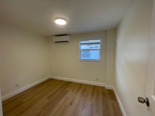 Building Photo - 302 N Tamarind Ave