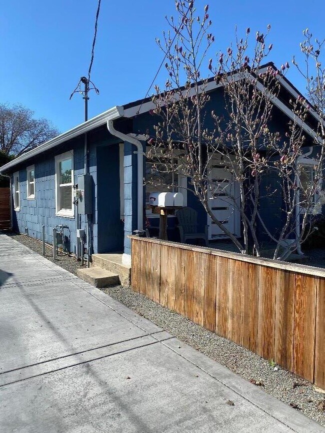 Foto del edificio - 351 West Ct