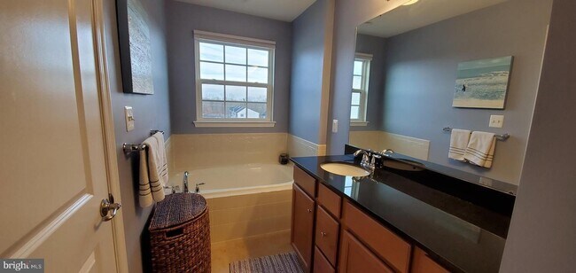 Baño principal de lujo - 3107 Alliance Ct