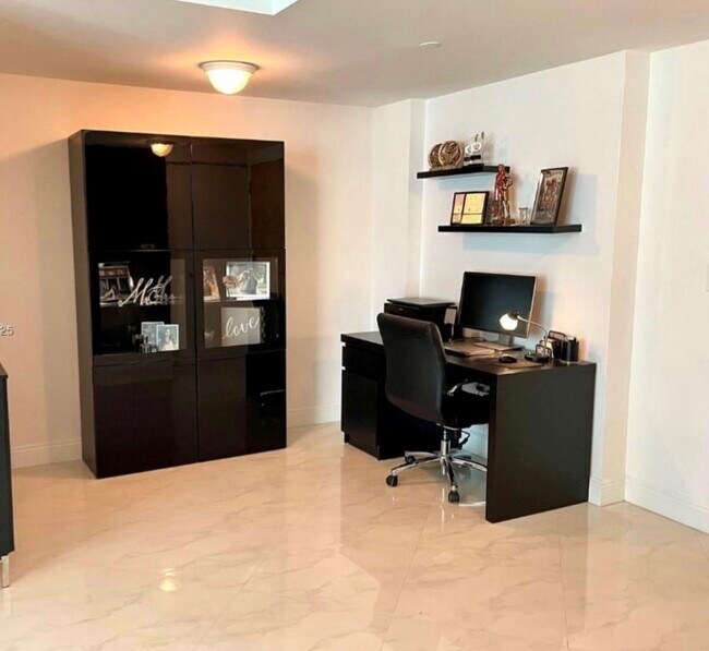 Foto del edificio - 350 S Miami Ave