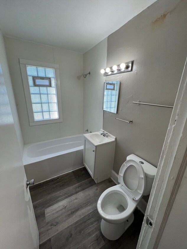 Primary Photo - 502-504 N 32nd St. (4 Unit) (ACE PROPERTY)