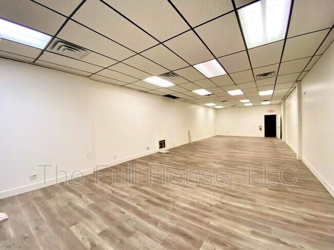Building Photo - 933 4th Ave