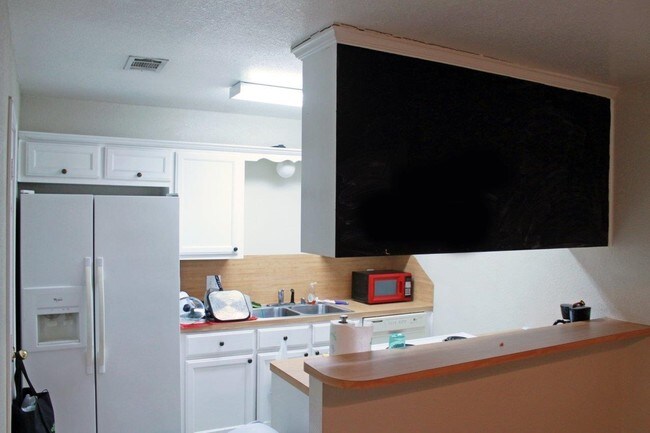 Foto del edificio - Wood Avenue Fourplex