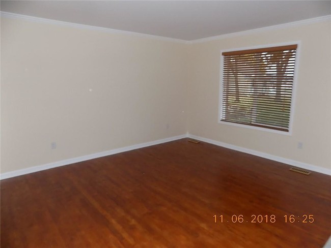 Building Photo - 8332 Hickory Dr