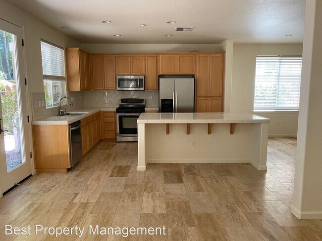 Building Photo - 4 br, 2.5 bath House - 574 Almanor St