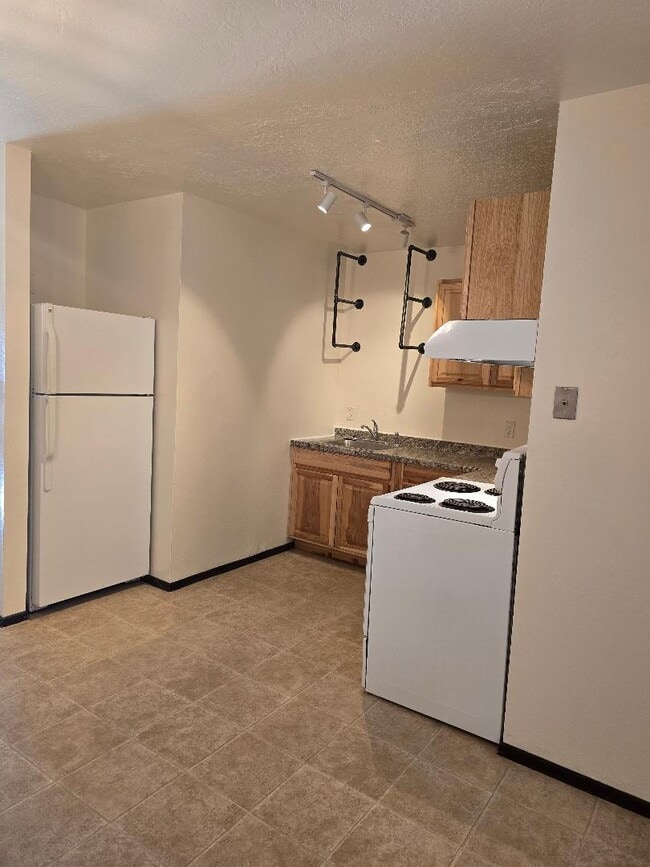 Building Photo - 737 Don Diego Ave