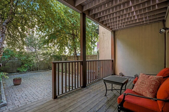 Building Photo - 633 Bloomfield St