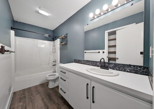 Foto del edificio - 3612 13 Mile Rd NE