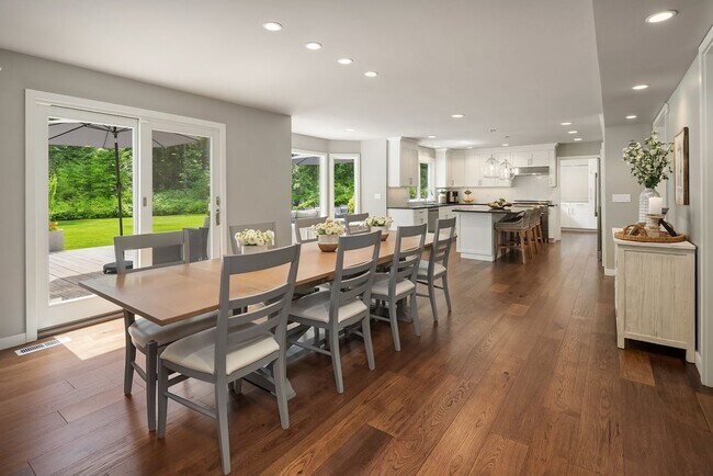 Building Photo - Remodeled 5 Bed Home w/ 3 Full & 2 Half Baths on 2.22 Private Acres