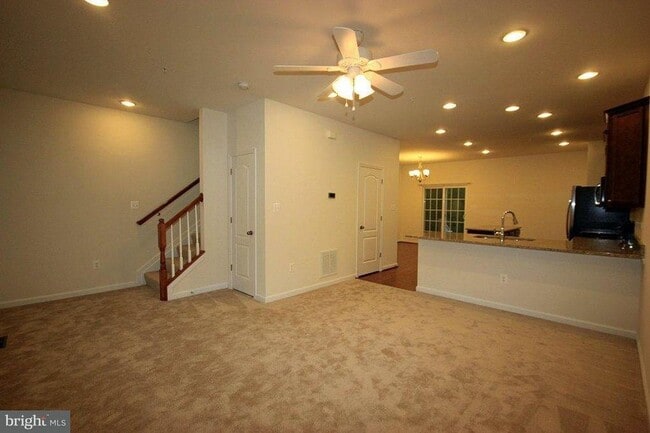 Building Photo - 6282 Newport Ct