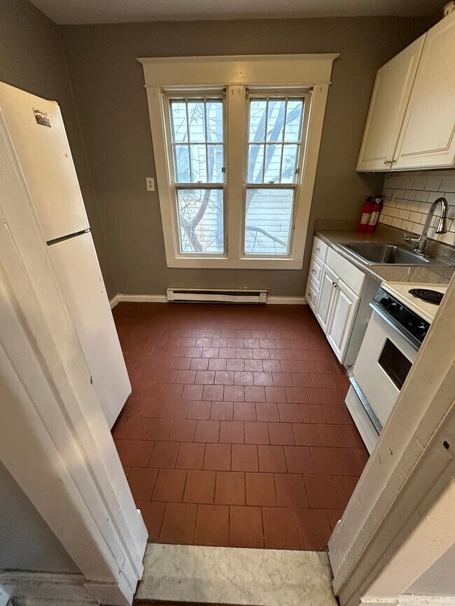 Kitchen - 657 Myrtle Ave