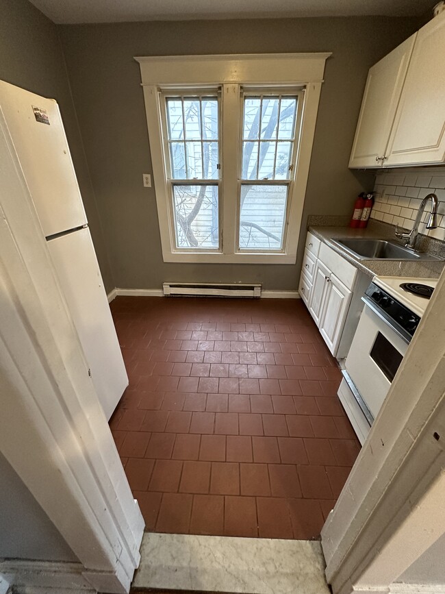 Kitchen - 657 Myrtle Ave