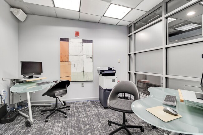 Building Photo - 1300 N St NW