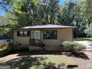 Building Photo - 630 Hickory Trail SE
