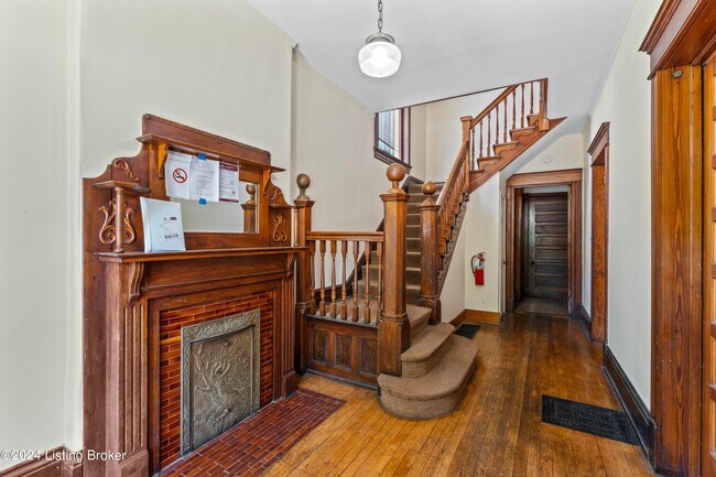 Building Photo - 817 Rubel Ave