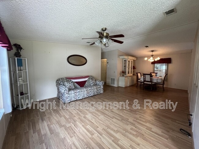 Building Photo - 38202 Woodgate Ln
