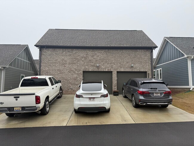 Building Photo - 1725 Coburn St