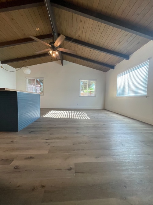 Isla y sala de estar - 2391 Campbell St