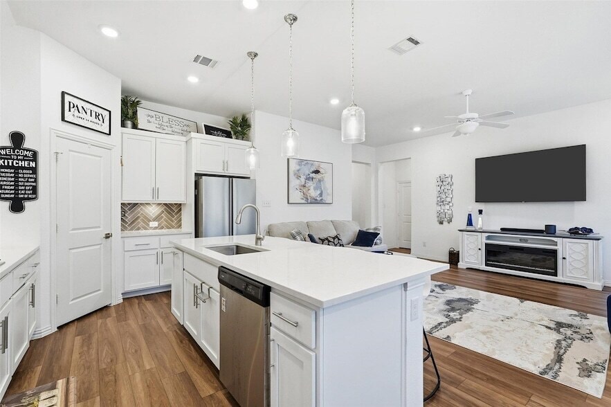 Foto del edificio - 1864 Everglades Dr