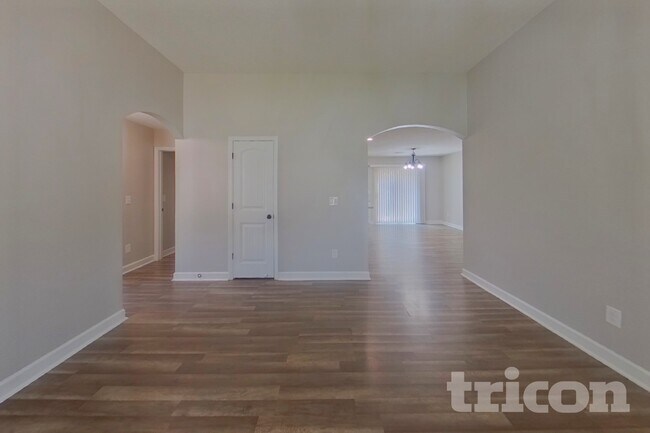 Foto del edificio - 456 Blairwood Ct