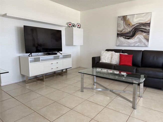 Building Photo - 144 Farnham F