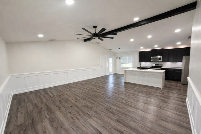 Building Photo - Charming 3-Bed Oasis with Granite Elegance on Pentas Lane!