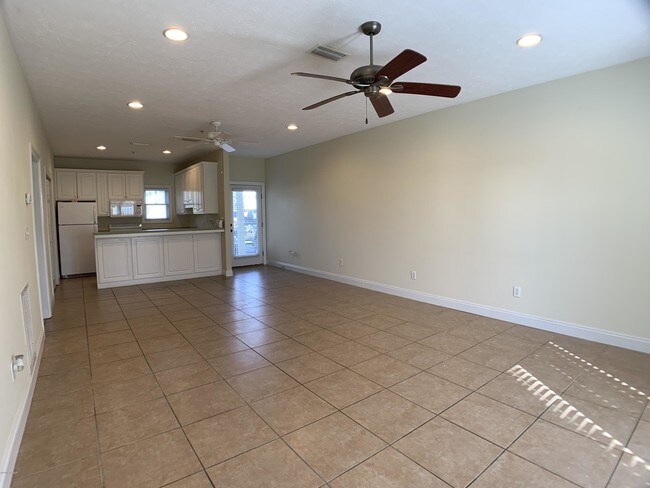 Building Photo - 212 Bonita Cir