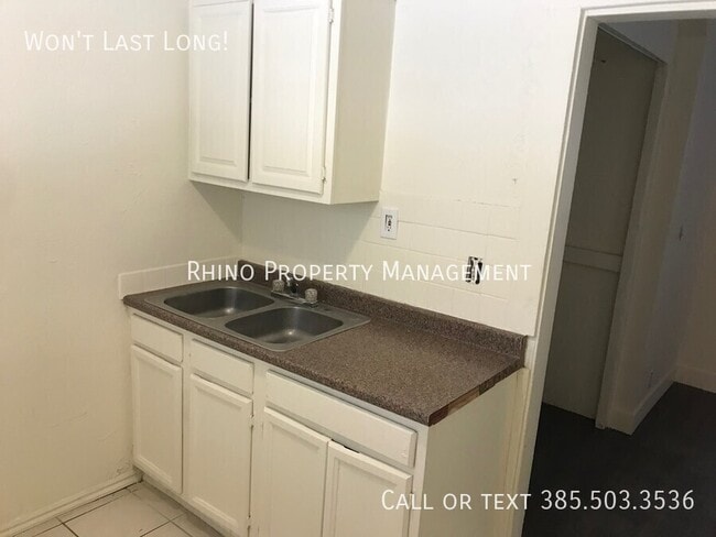 Building Photo - 2440 B Ave