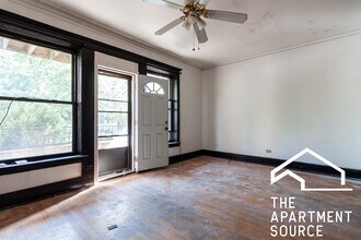 Building Photo - 900 W Belle Plaine Ave