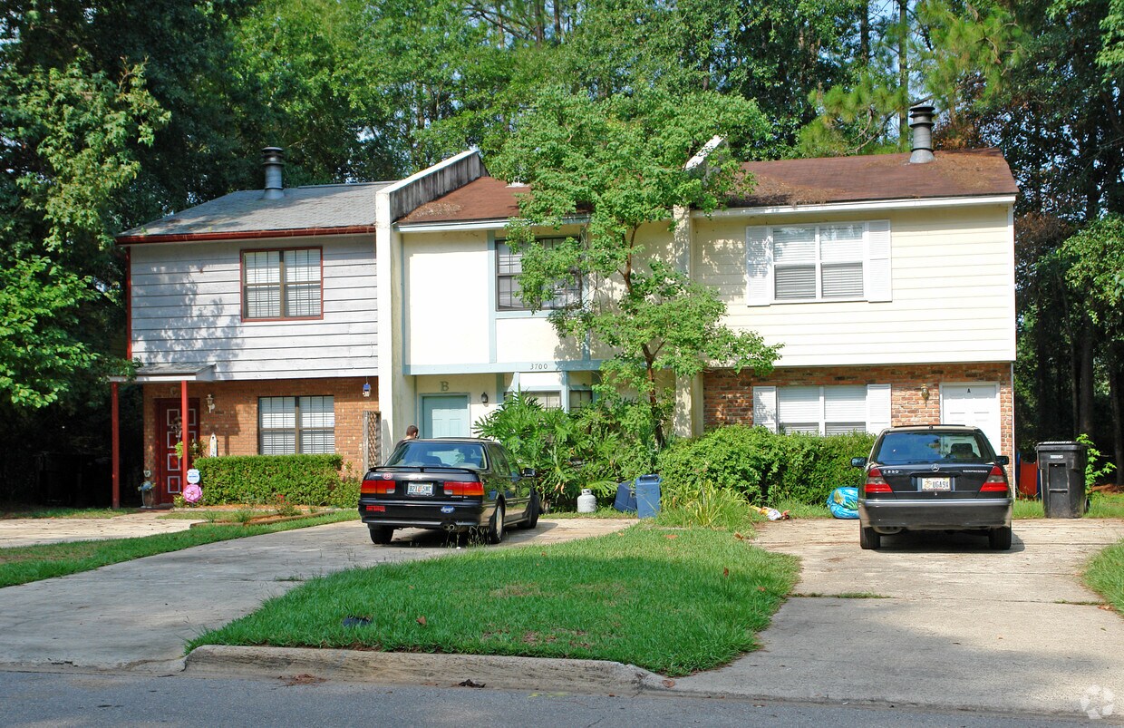 Primary Photo - 3700 Donovan Dr
