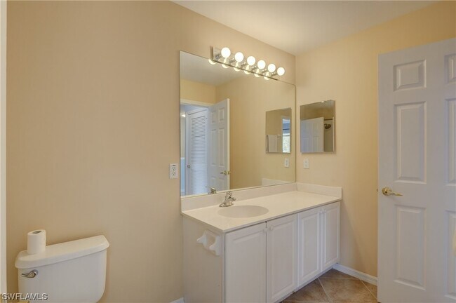 Building Photo - 856 Hampton Cir