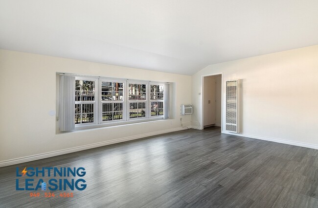 Building Photo - 20324 Saticoy St