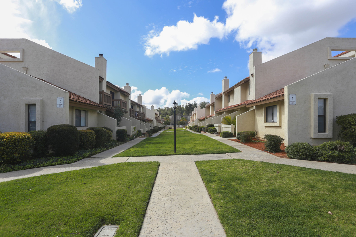 Primary Photo - 1141 N Escondido Blvd