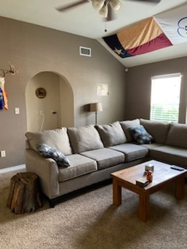 Foto del edificio - 726 Chanticleers Ln