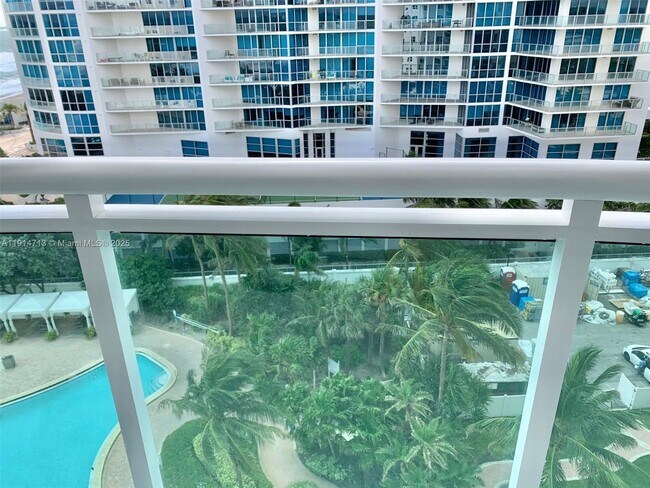 Foto del edificio - 3001 S Ocean Dr