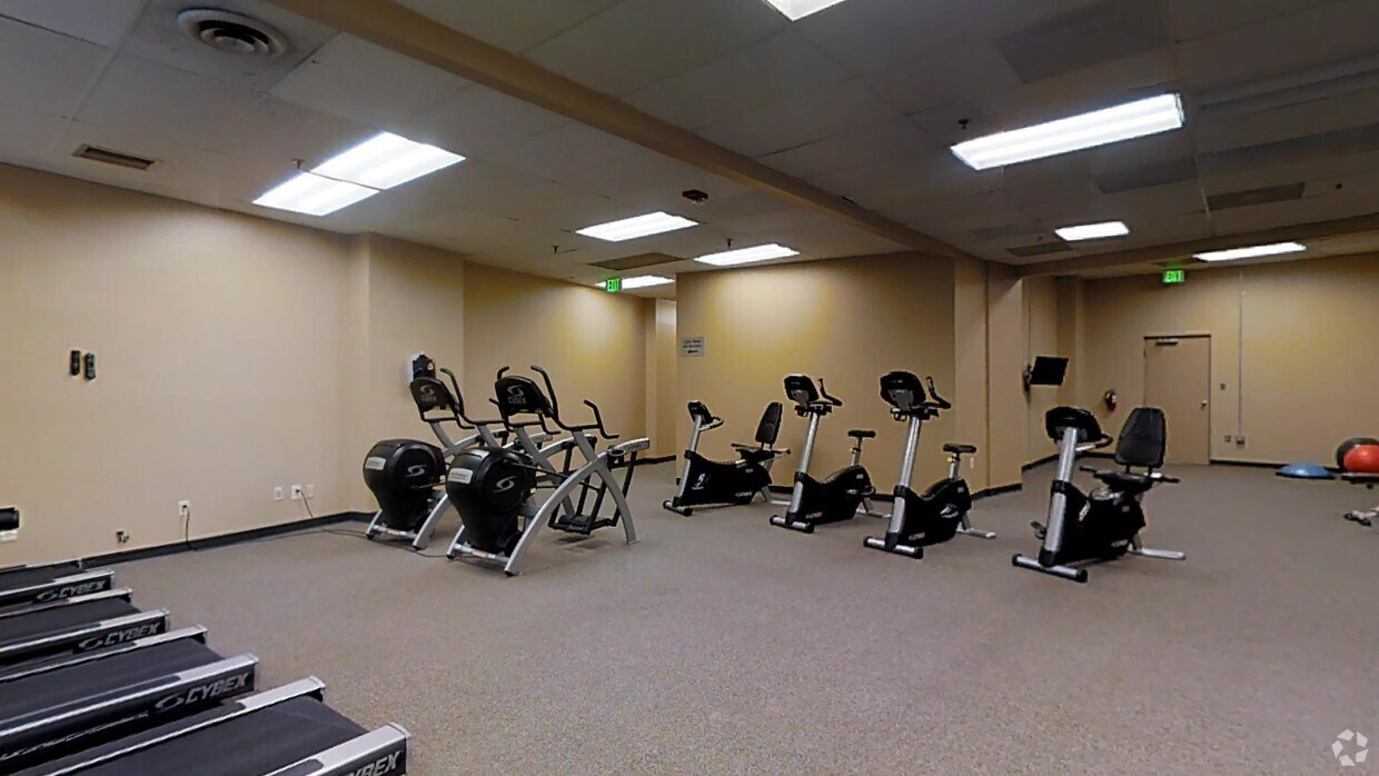 Photo - Hampton Plaza Apartments