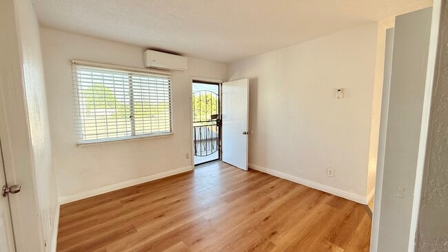 Building Photo - 124 1/2 W 95th St