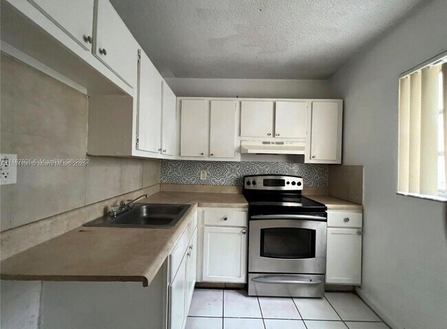 Foto del edificio - 661 NW 1st St