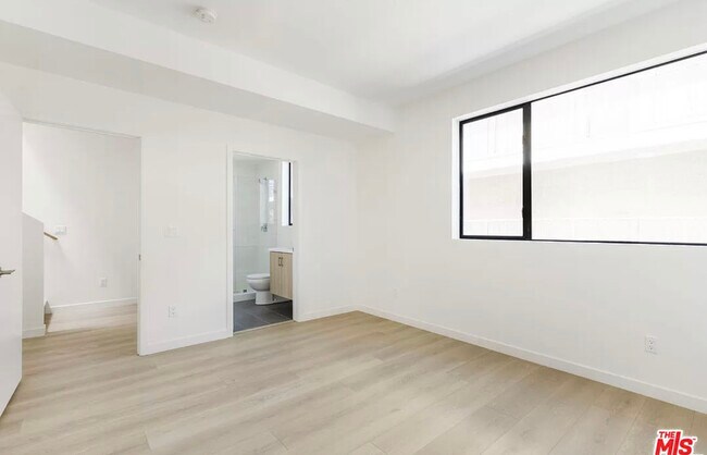 Foto del edificio - 3419-3412 Fletcher Dr