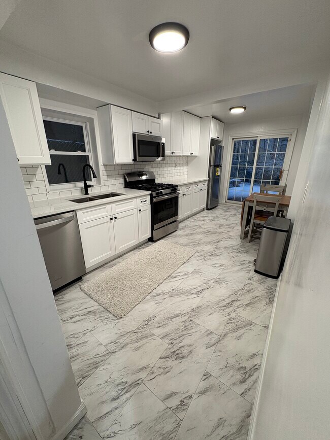 Foto del edificio - 10815 63rd Rd