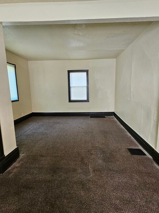 Foto del edificio - 819 E Whitmer St