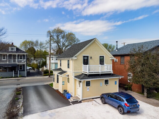 Foto del edificio - 74 Maple Ave