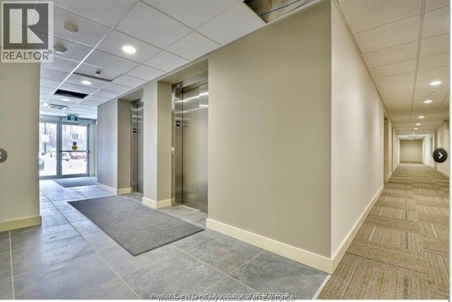 Building Photo - 1611 Banwell Rd