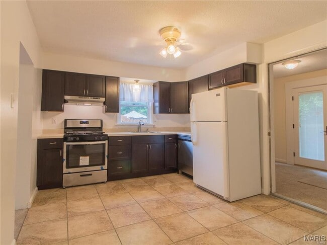 Foto del edificio - 7410 Hoover Ave