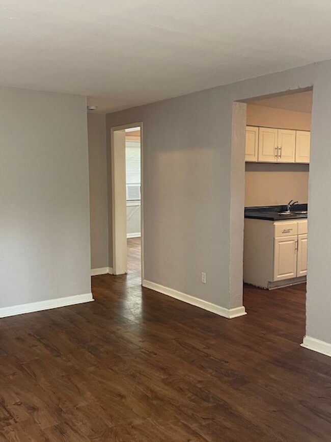 Foto del edificio - Updated Downstairs 2 Bedroom and 1 Bathroom Carriage House